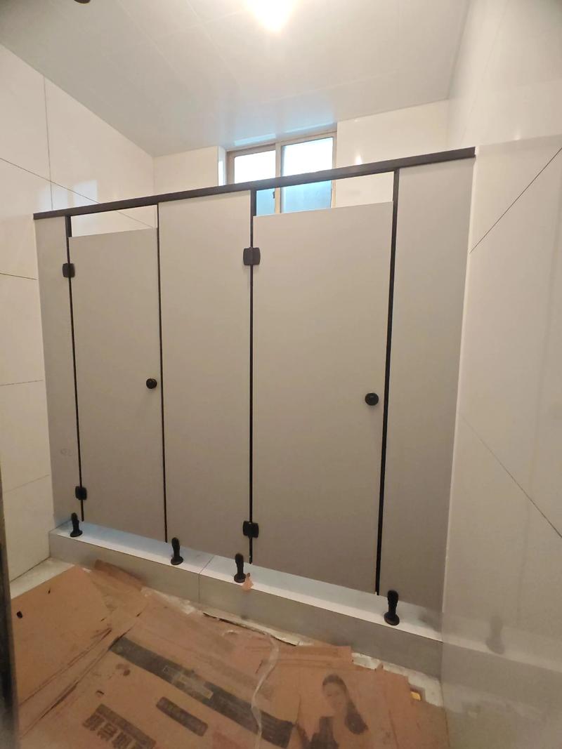 專業定制無錫公共衛生間隔斷，打造安全、美觀、實用的空間