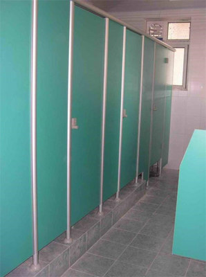 四川地區(qū)衛(wèi)生間隔斷選購(gòu)指南 材質(zhì)、防潮與區(qū)域考量
